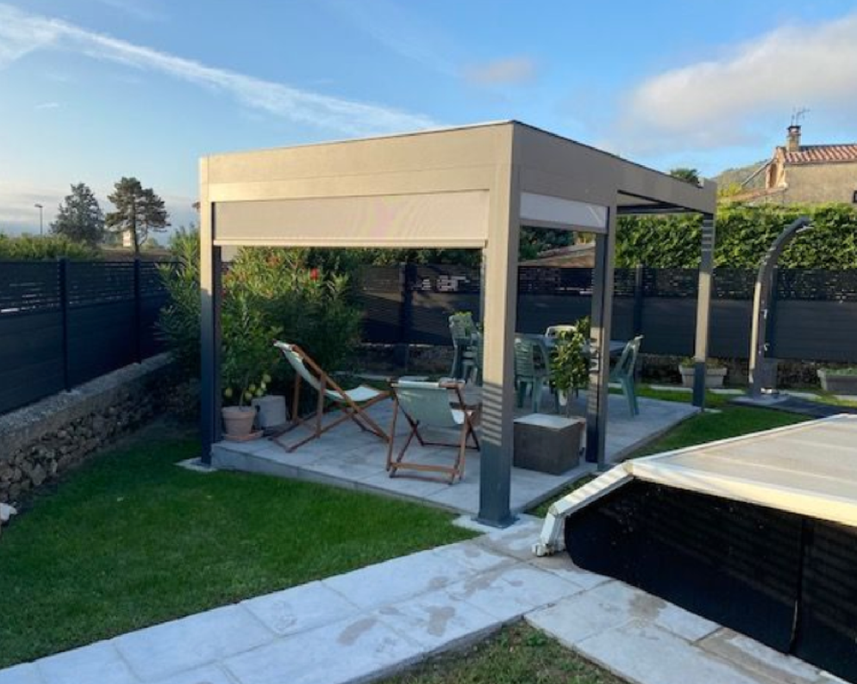 Installation d'une pergola bioclimatique à Guilherand Granges par AB Fenêtres