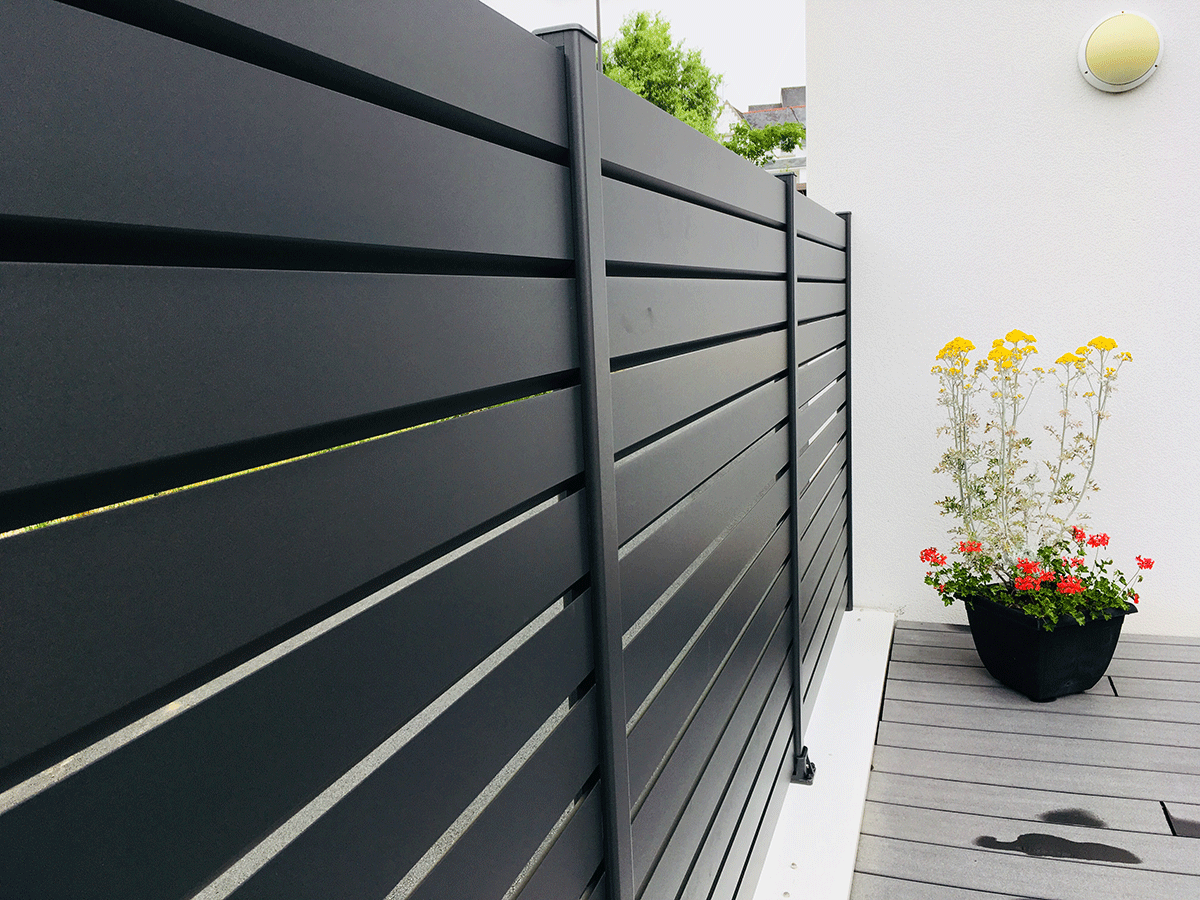 Protégez votre intimité en maison mitoyenne : astuces et solutions